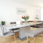 The Kipling Inn, 4 - Bed, Sleeps 7, Pets Welcome 펜션 울버스톤